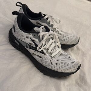 Brooks Revel 5 White and Black Running Shoes